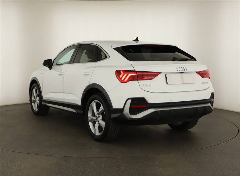 Audi Q3 Sportback, 2020