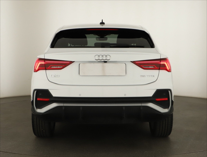Audi Q3 Sportback, 2020