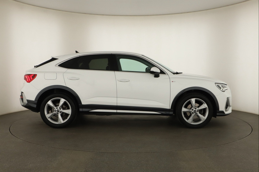 Audi Q3 Sportback, 2020