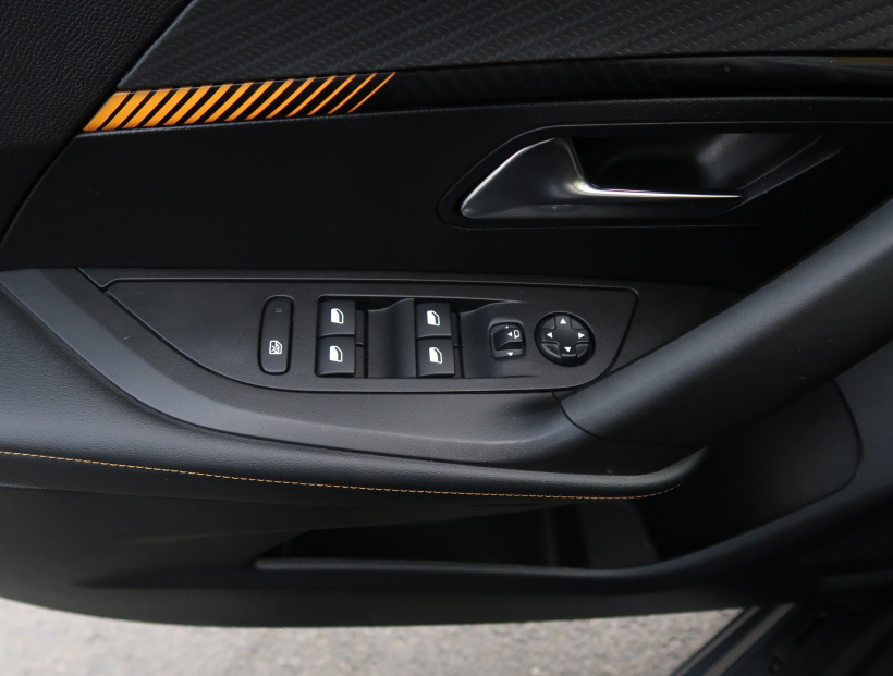 Peugeot e-2008, 2022