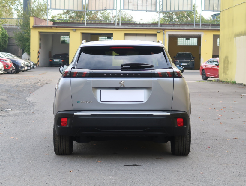 Peugeot e-2008, 2022