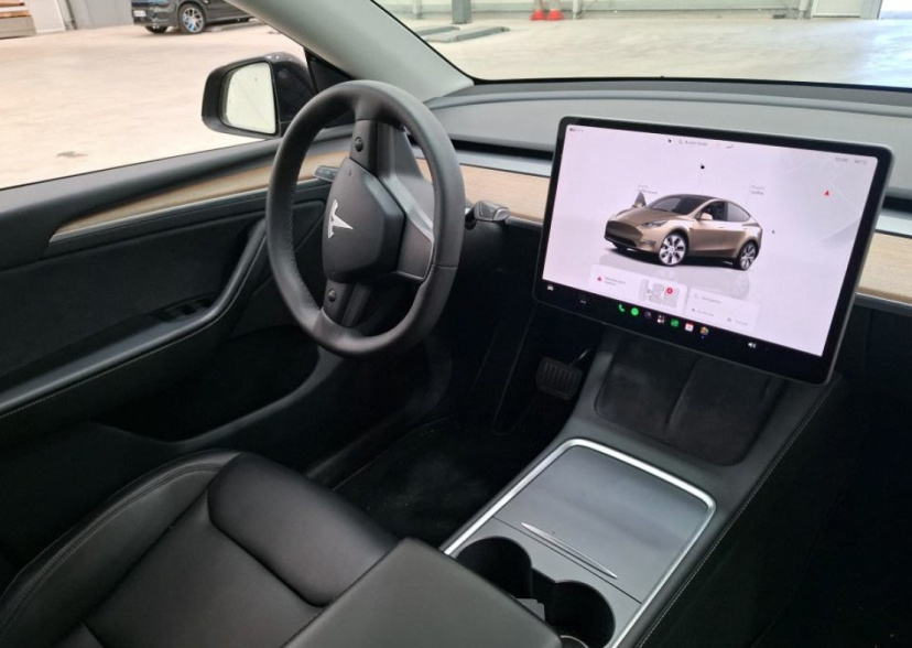 Tesla Model Y, 2024