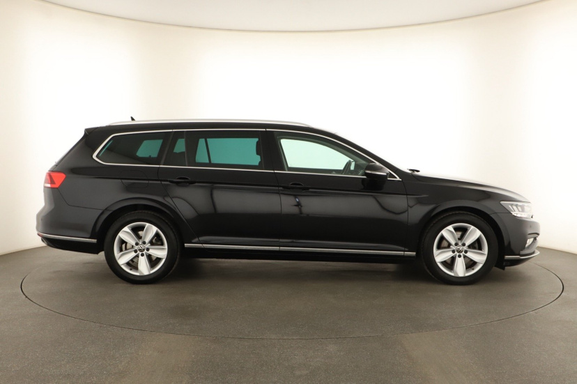 Volkswagen Passat, 2021