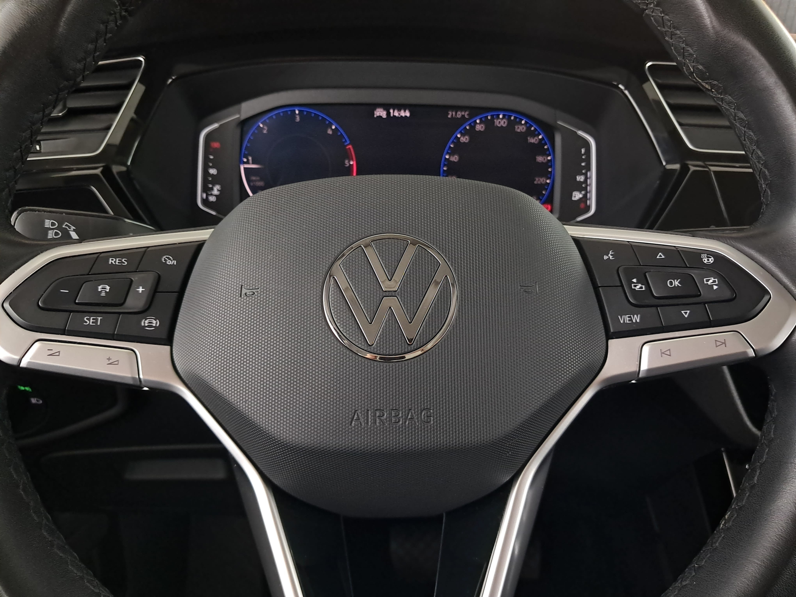 Volkswagen Touran - 2023