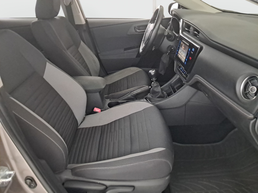 Toyota Auris, 2016