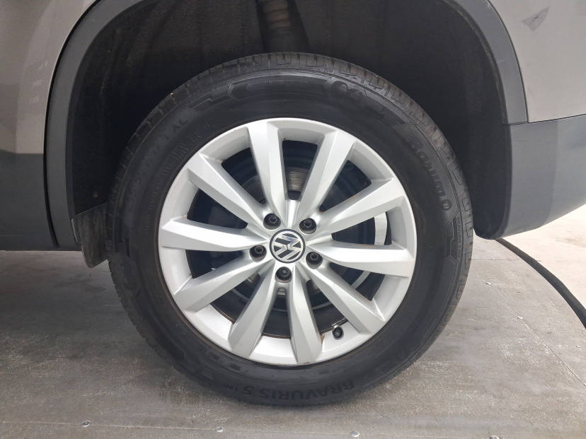 Volkswagen Tiguan, 2011