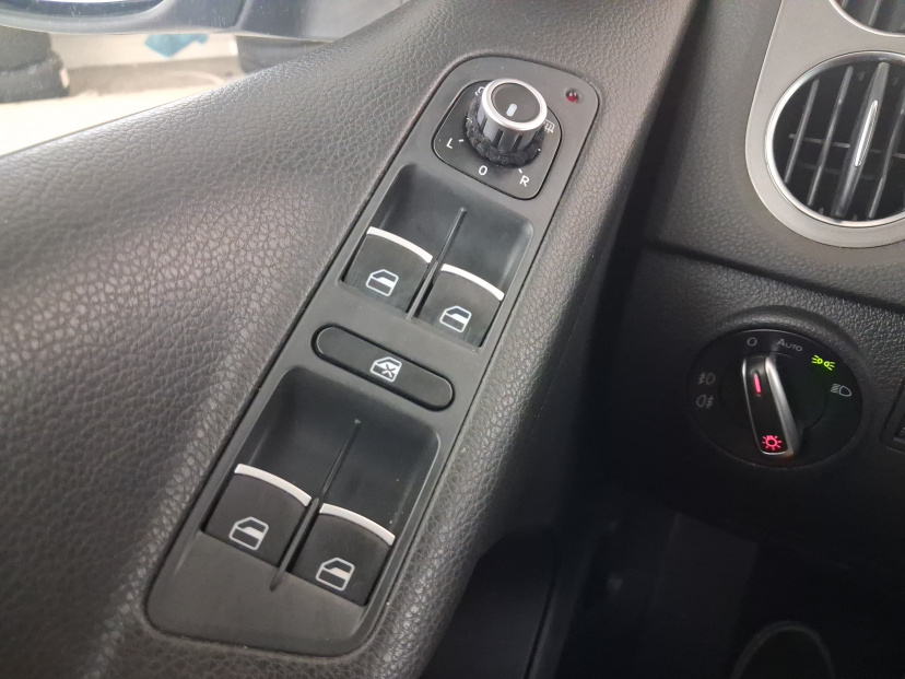 Volkswagen Tiguan, 2011