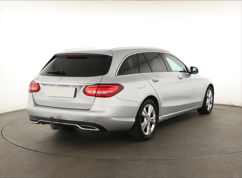 Mercedes-Benz C, 2015