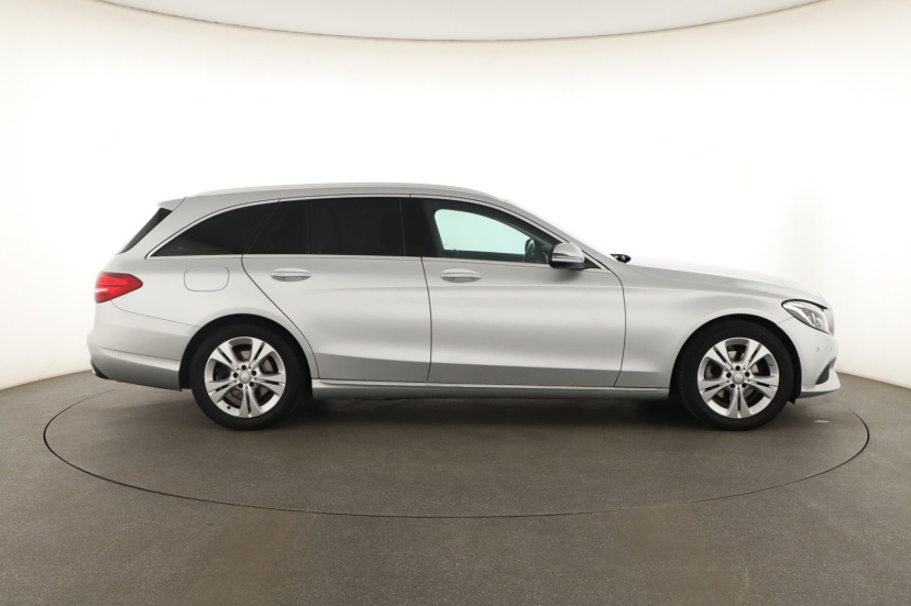 Mercedes-Benz C, 2015