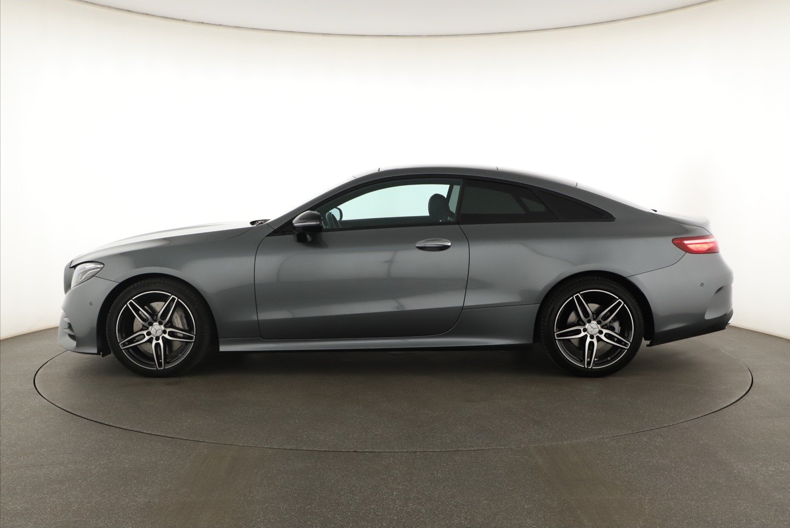 Mercedes-Benz E - 2019