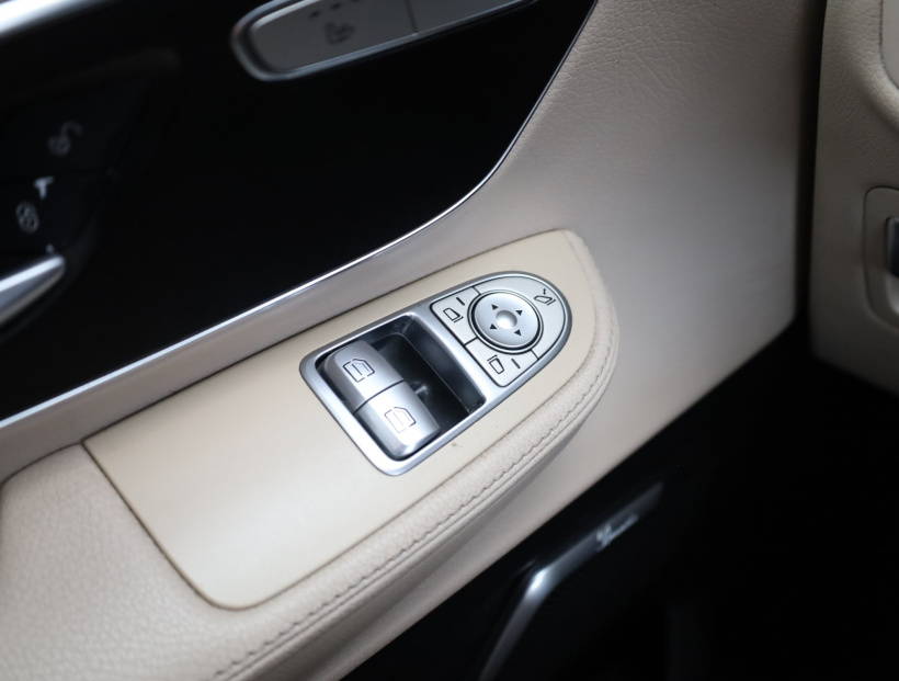 Mercedes-Benz V, 2015