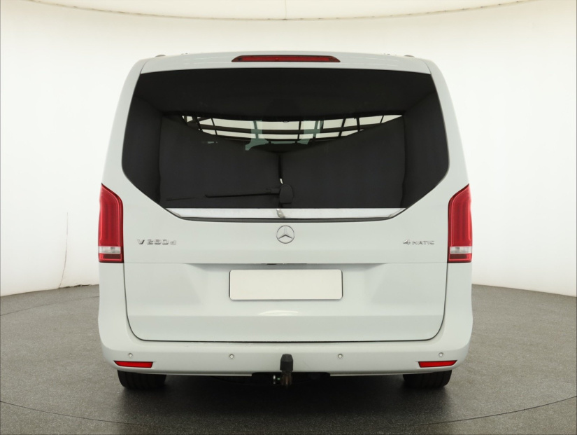 Mercedes-Benz V, 2015
