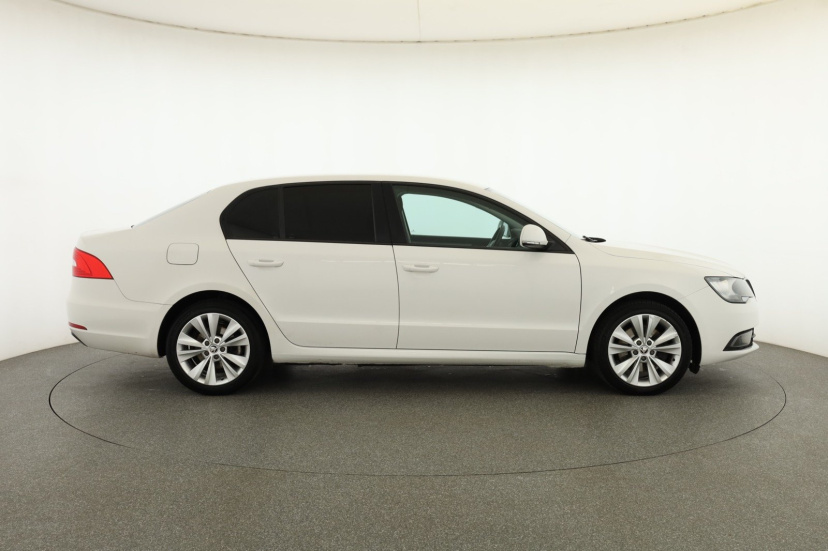 Škoda Superb, 2015