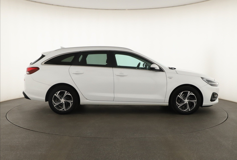 Hyundai i30, 2022