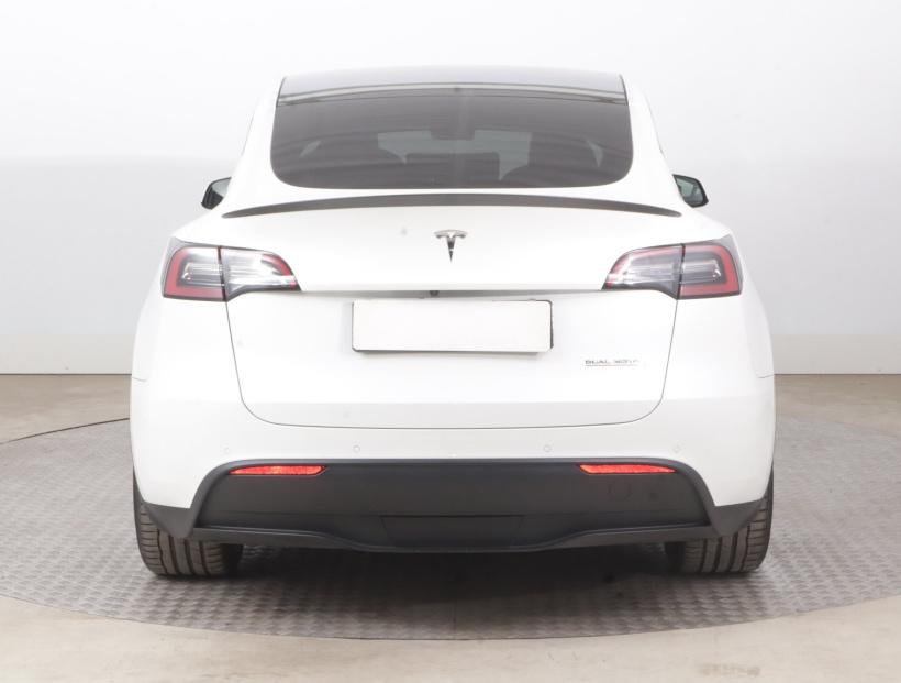 Tesla Model Y, 2022