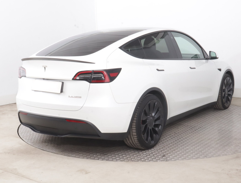 Tesla Model Y, 2022
