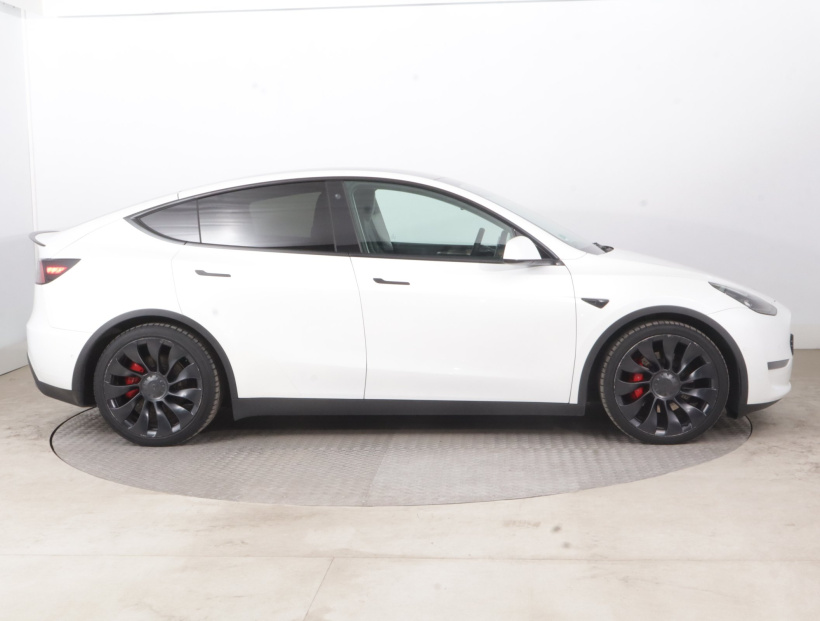 Tesla Model Y, 2022