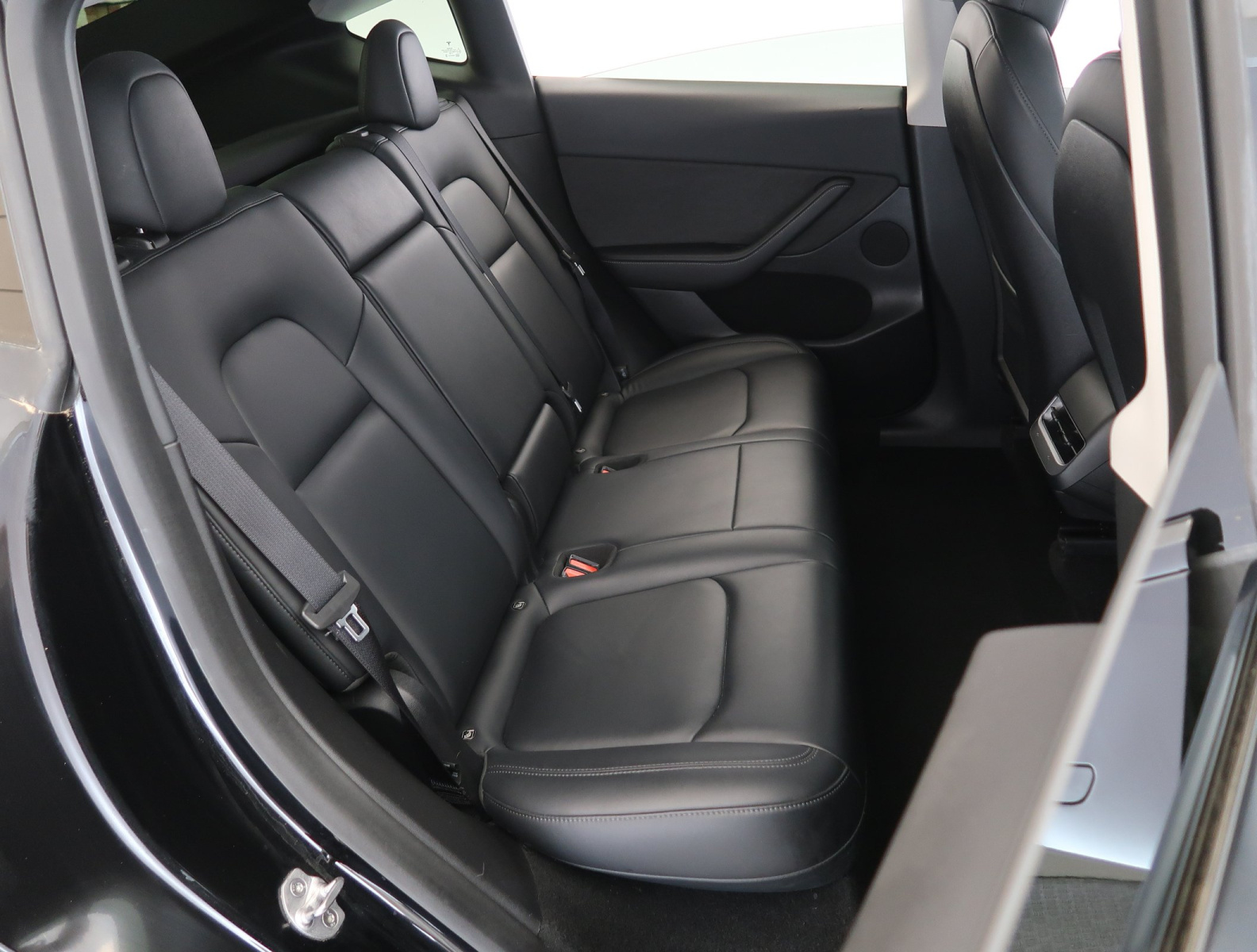 Tesla Model Y Long Range AWD – fotografie 13