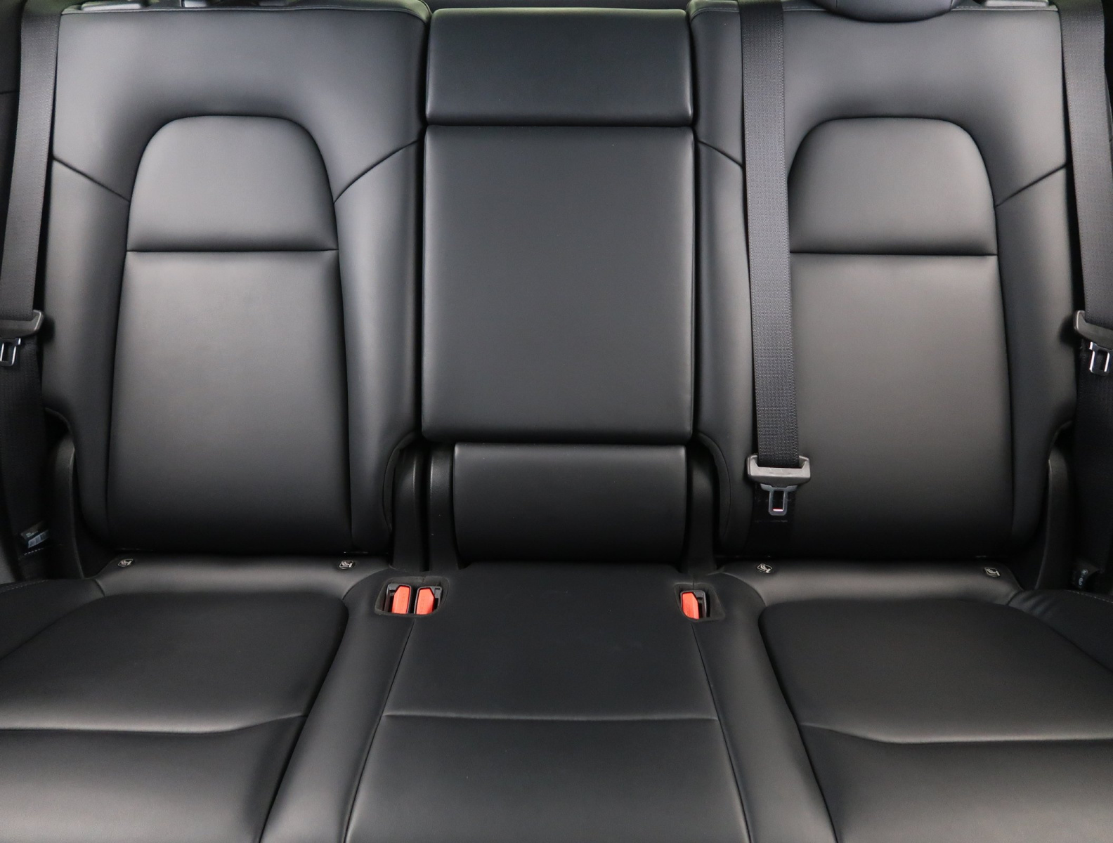 Tesla Model Y Long Range AWD – fotografie 14