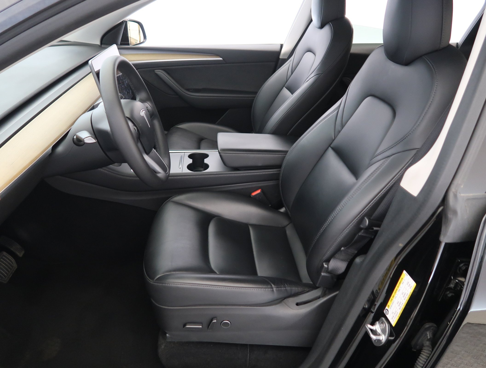 Tesla Model Y Long Range AWD – fotografie 16