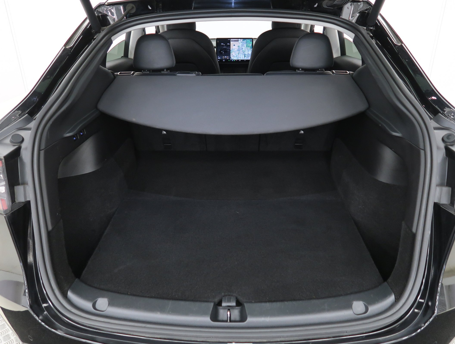 Tesla Model Y Long Range AWD – fotografie 19