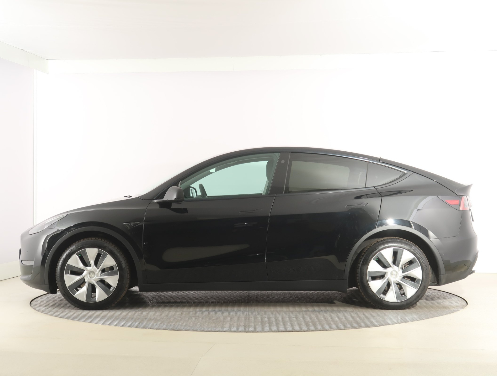 Tesla Model Y Long Range AWD – fotografie 4