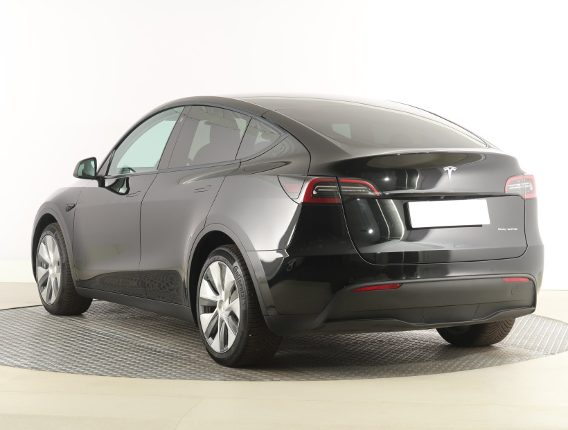 Tesla Model Y, 2022