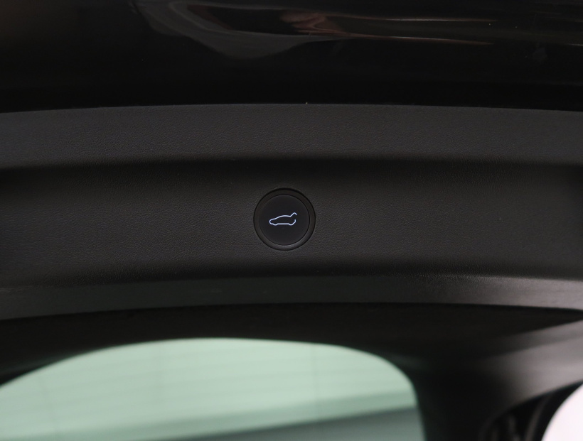 Tesla Model Y, 2022
