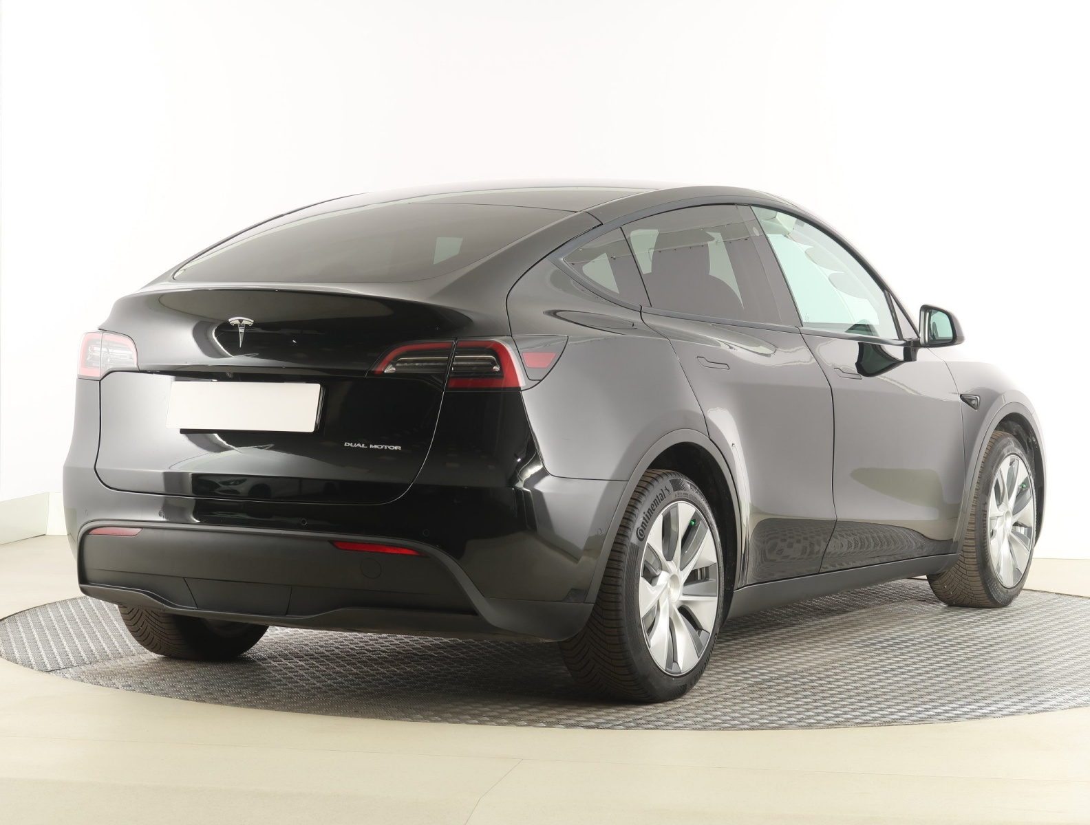 Tesla Model Y Long Range AWD – fotografie 7