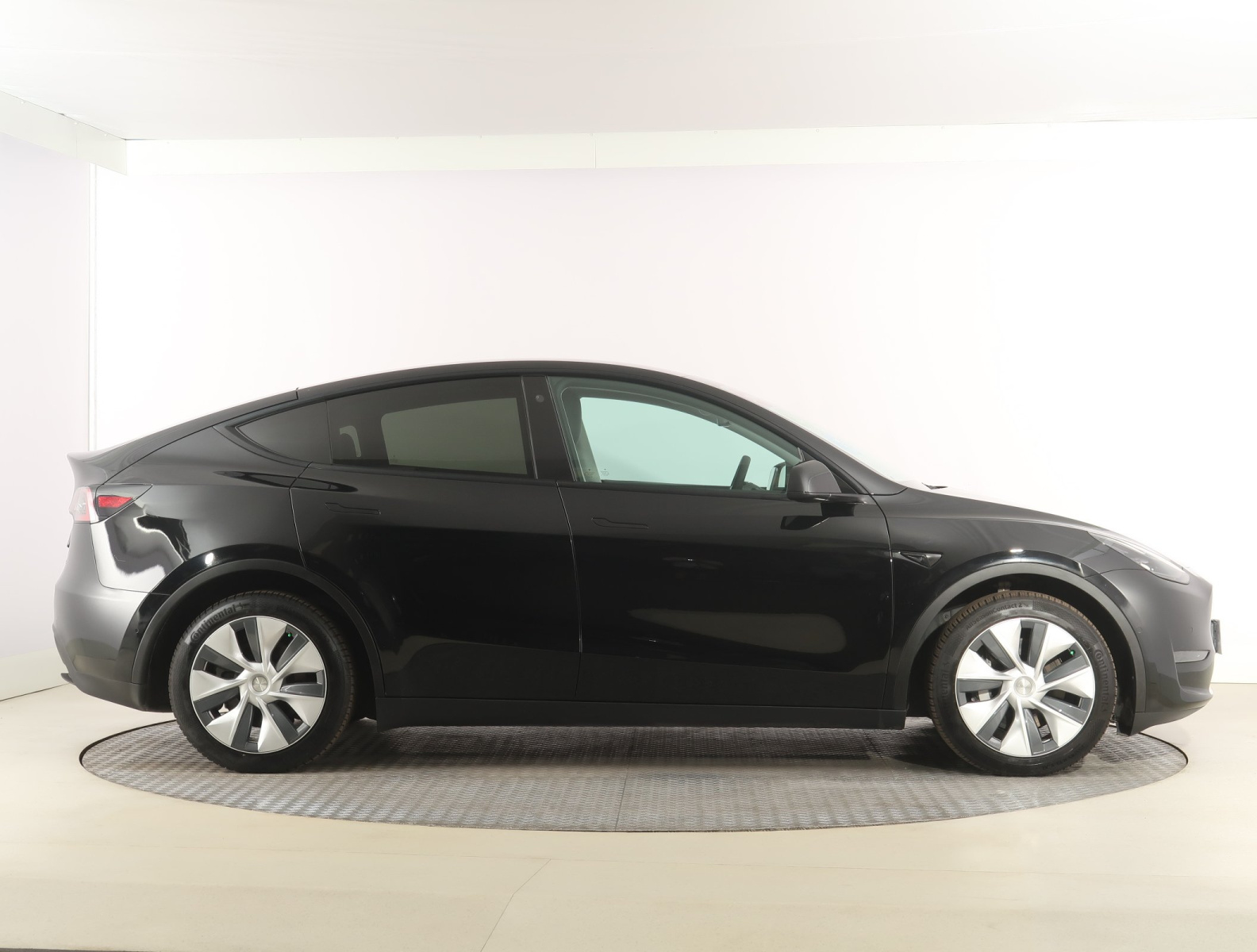 Tesla Model Y Long Range AWD – fotografie 8