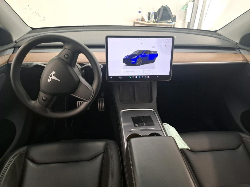 Tesla Model Y, 2024