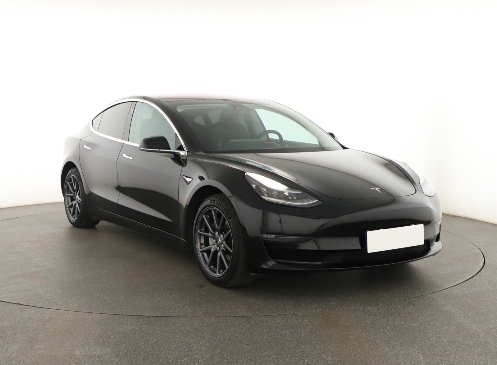 Tesla Model 3 Long Range AWD – fotografie 1