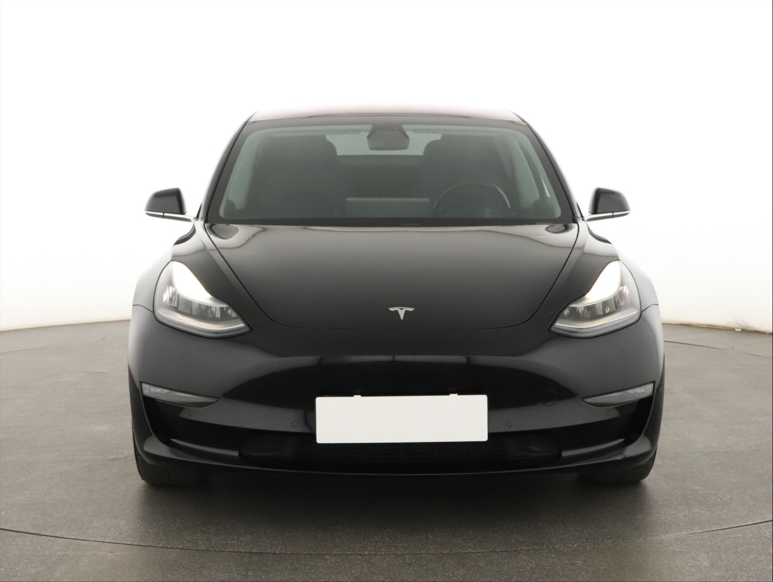 Tesla Model 3 Long Range AWD – fotografie 2
