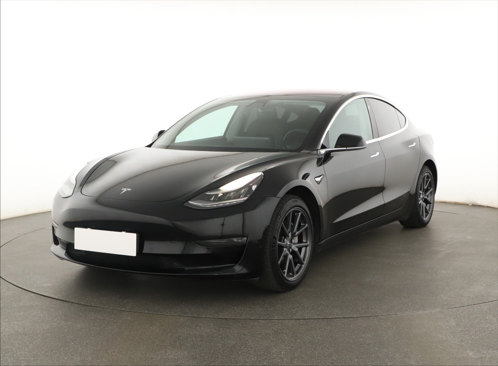 Tesla Model 3 Long Range AWD – fotografie 3