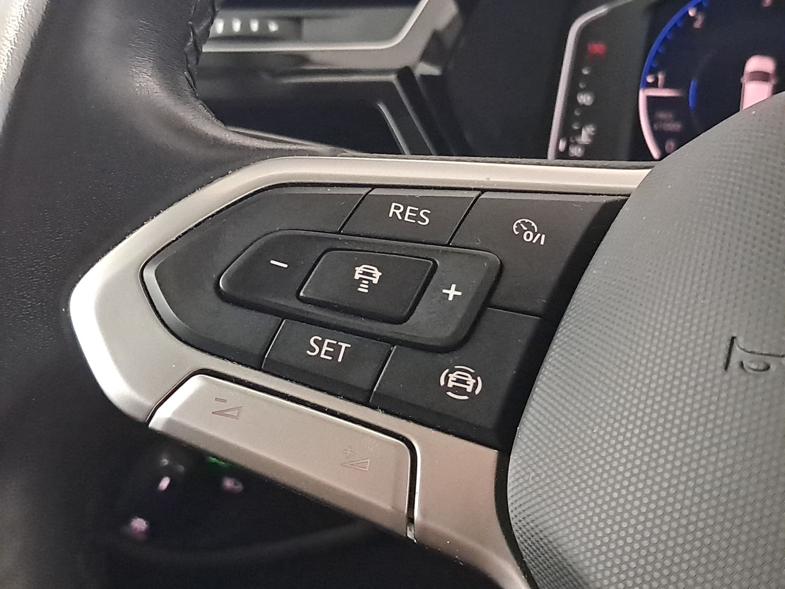 Volkswagen Touran - 2023