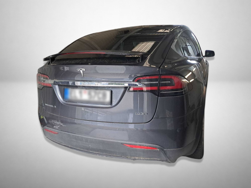 Tesla Model X, 2017