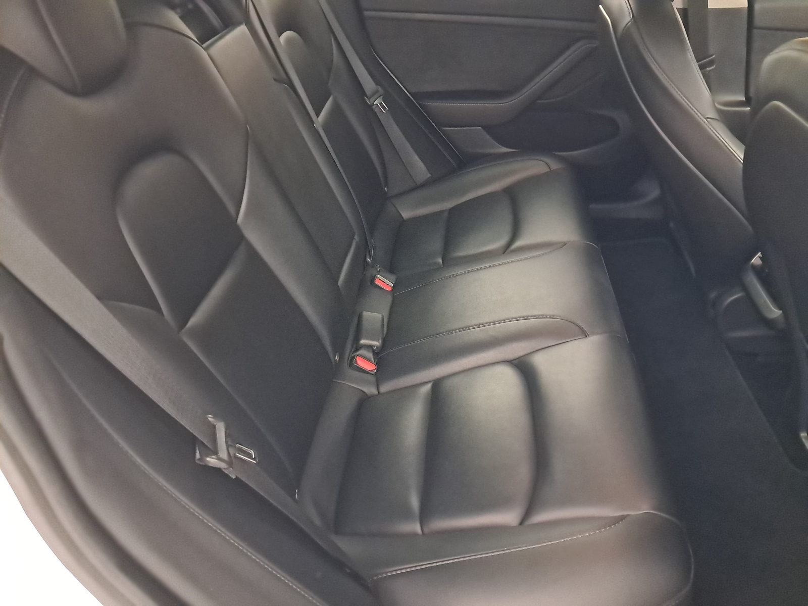 Tesla Model 3 Long Range AWD – fotografie 13