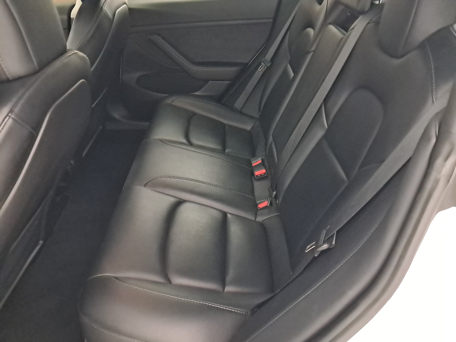 Tesla Model 3 Long Range AWD – fotografie 15