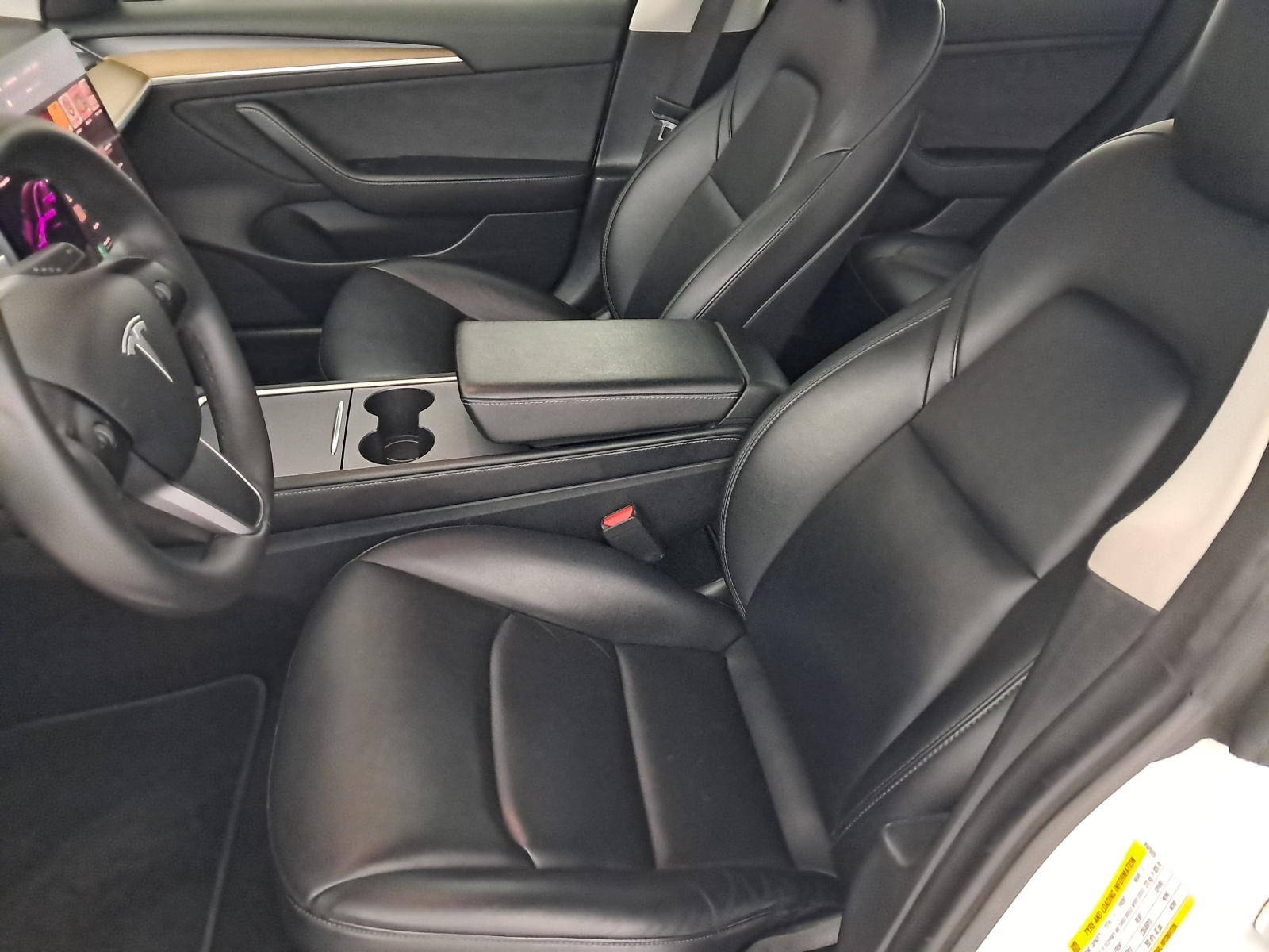 Tesla Model 3 Long Range AWD – fotografie 16