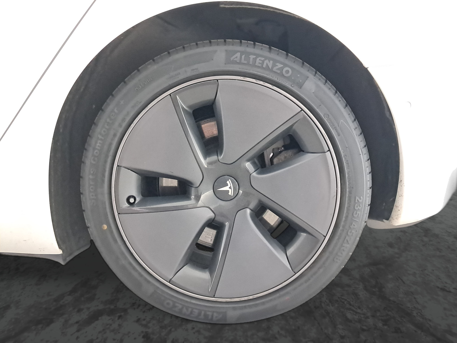 Tesla Model 3 Long Range AWD – fotografie 21