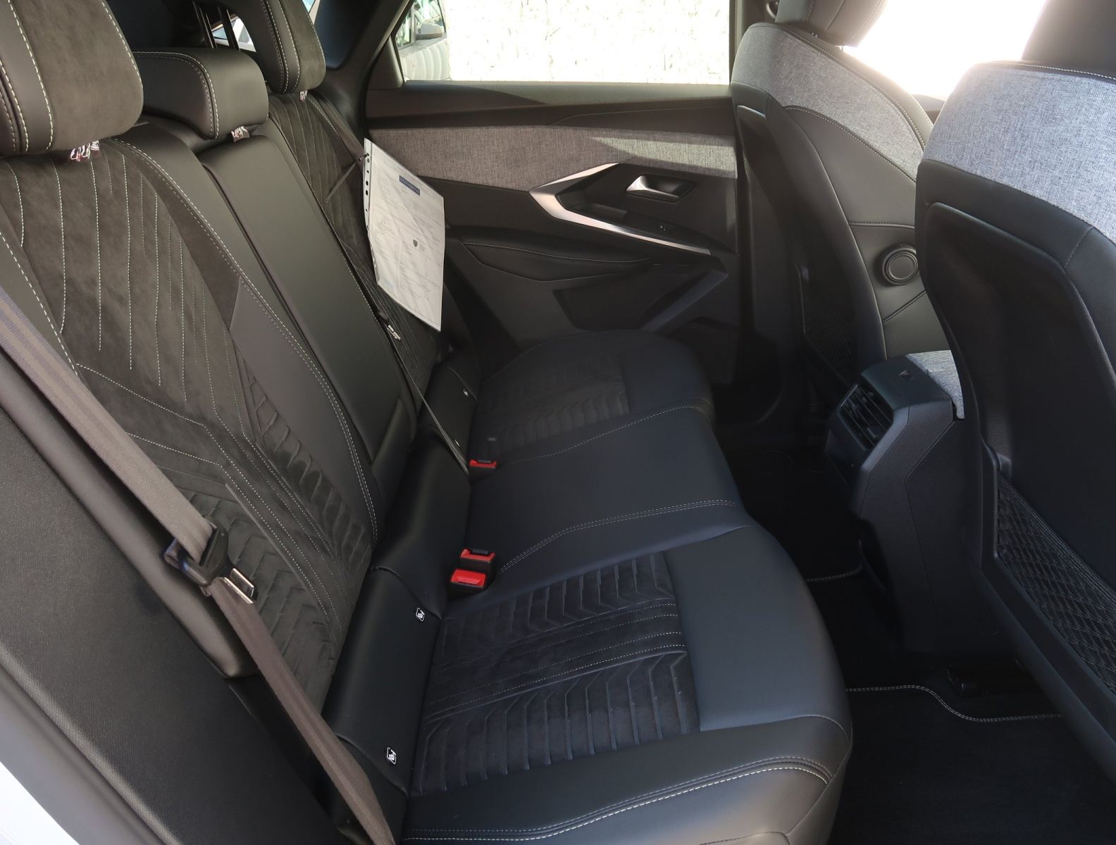 Peugeot e-3008 - 2025
