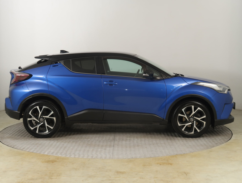 Toyota C-HR, 2017