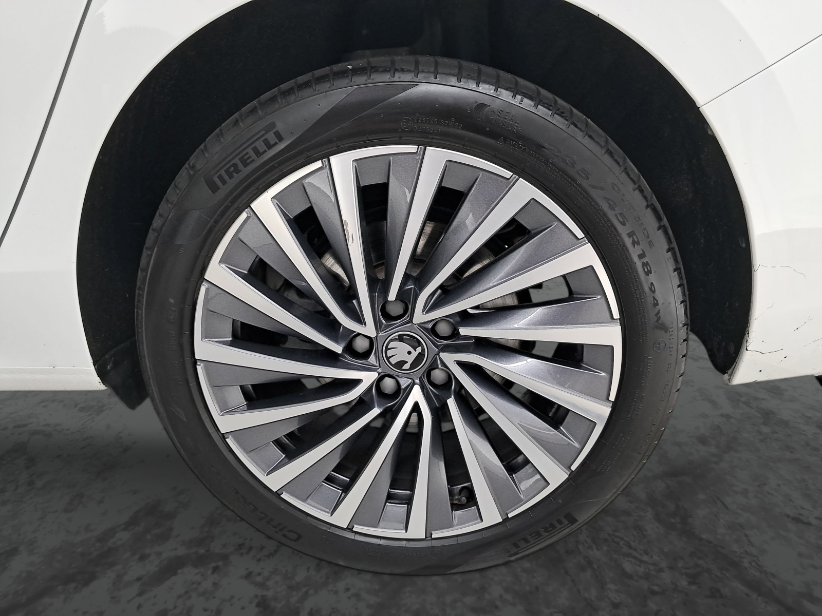 Škoda Superb - 2025