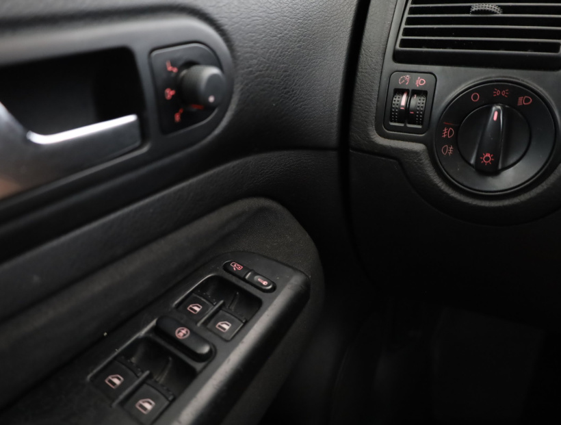 Volkswagen Golf, 2000