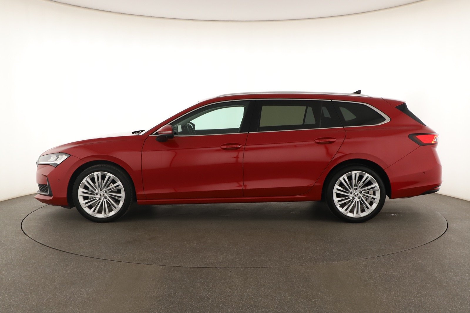 Škoda Superb - 2024