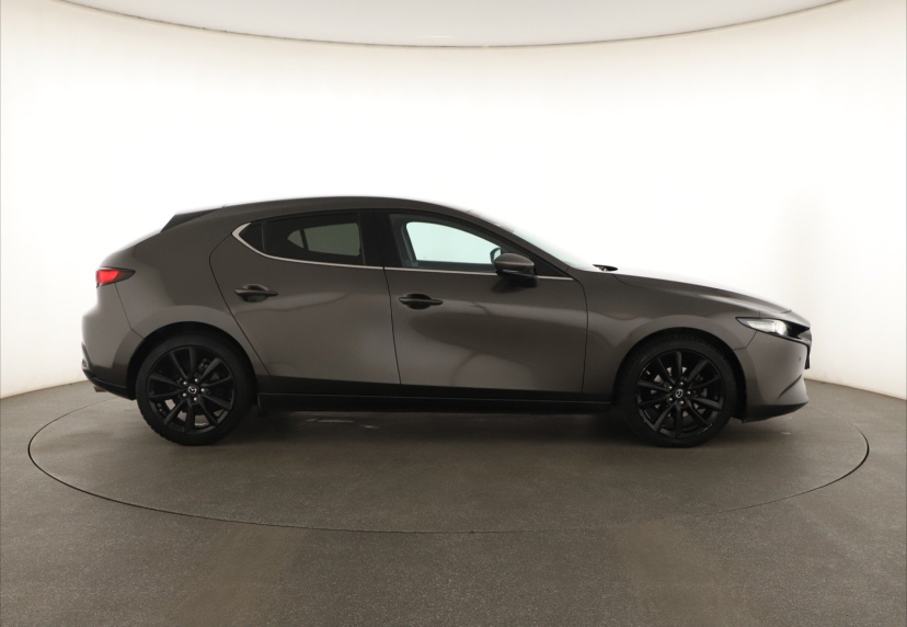 Mazda 3, 2021