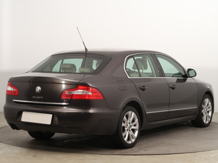 Škoda Superb, 2009