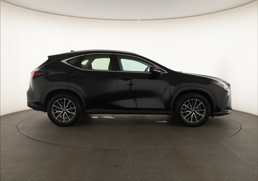 Lexus NX, 2023