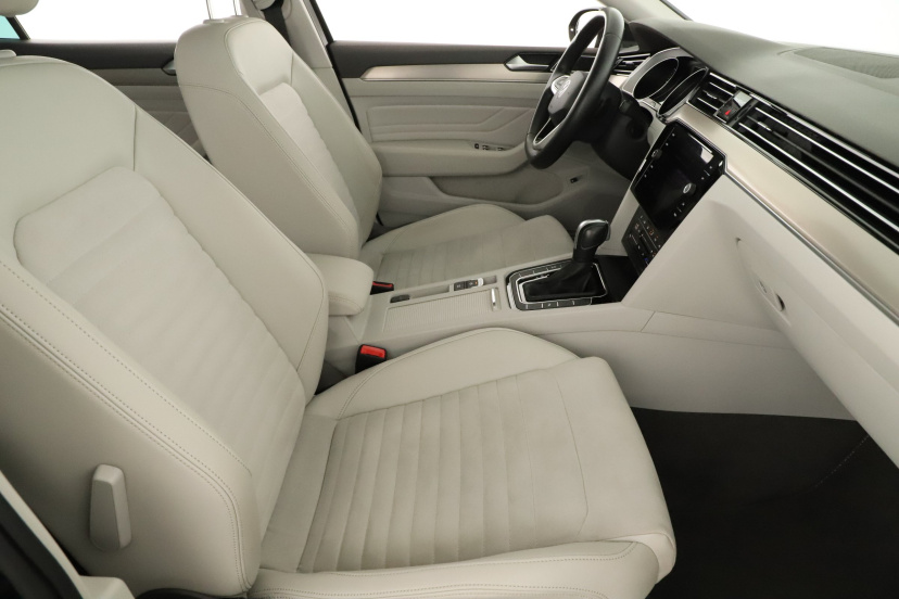 Volkswagen Passat, 2022