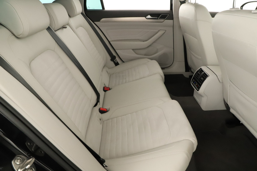 Volkswagen Passat, 2022